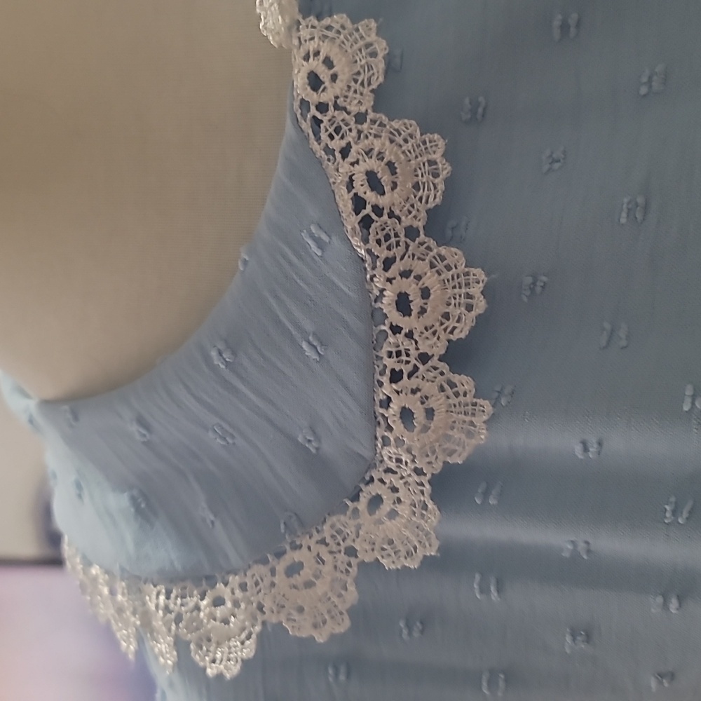 Elegant Blue Dress with White Accents - Picture 6 of 9